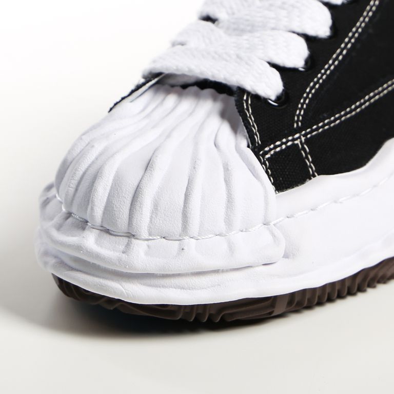 Maison MIHARA YASUHIRO BLAKEY Original Sole Canvas Lowtop Sneaker Black
