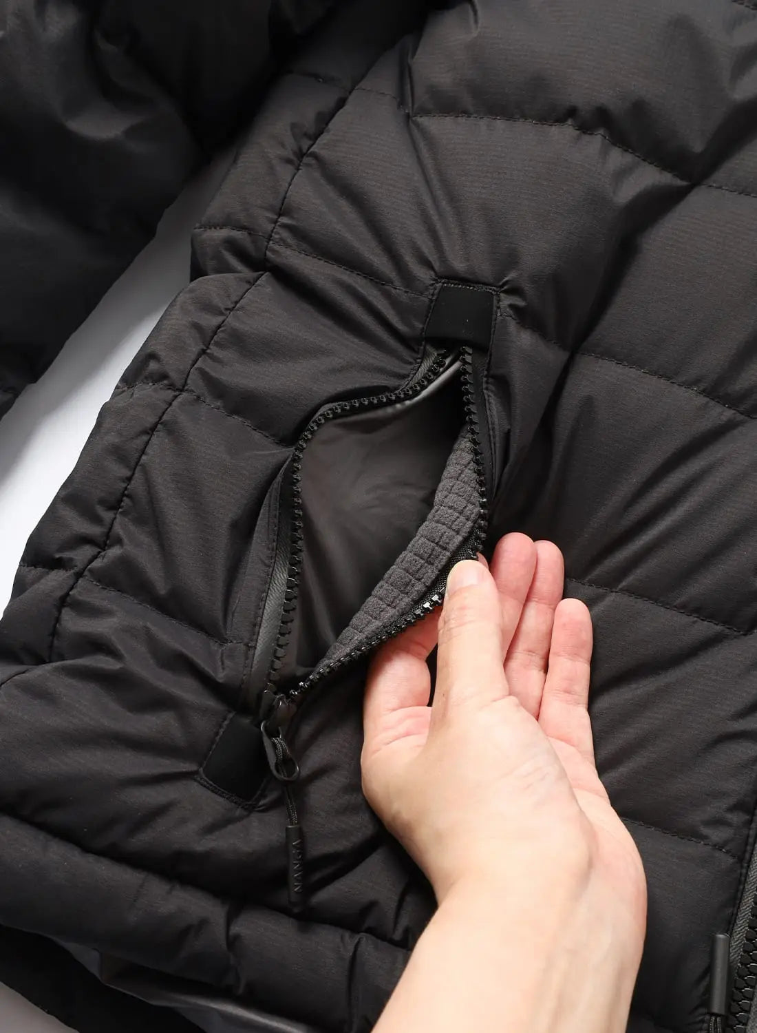 NANGA WHITE LABEL DOWN PARKA