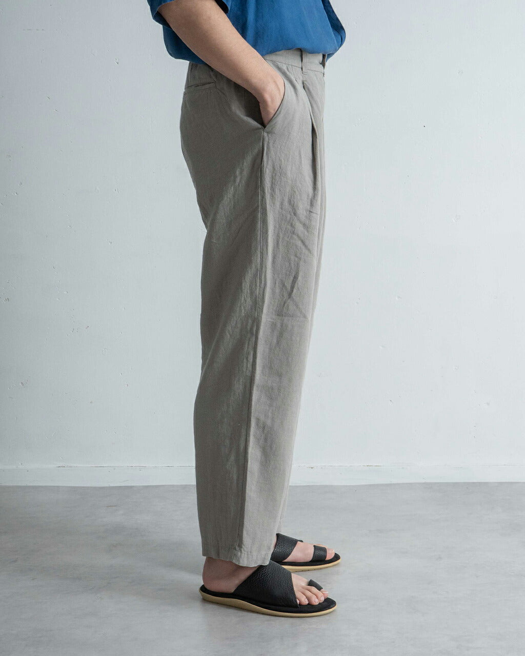 STILL BY HAND Two Tuck Wide Tapered Linen Pants