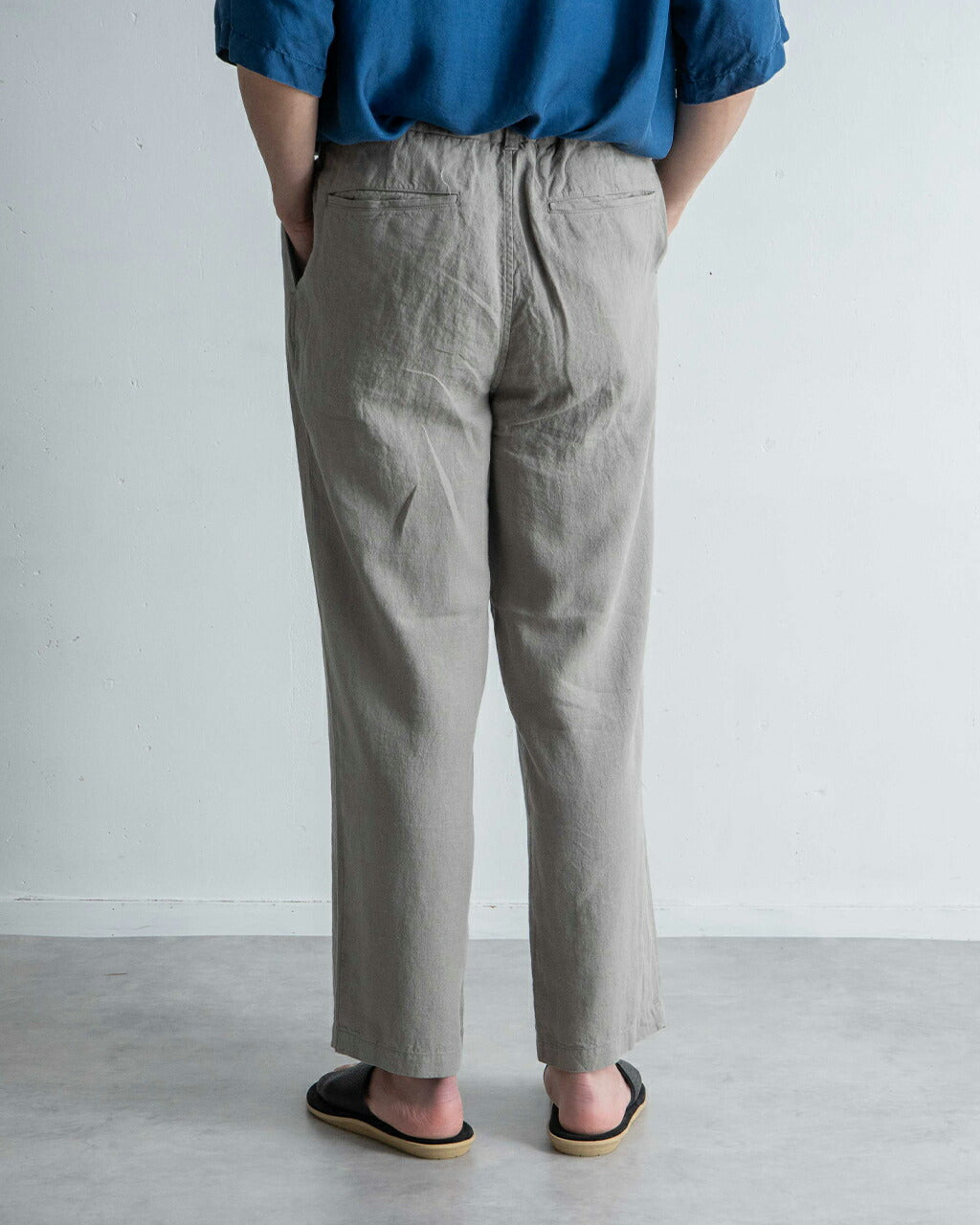 STILL BY HAND Two Tuck Wide Tapered Linen Pants