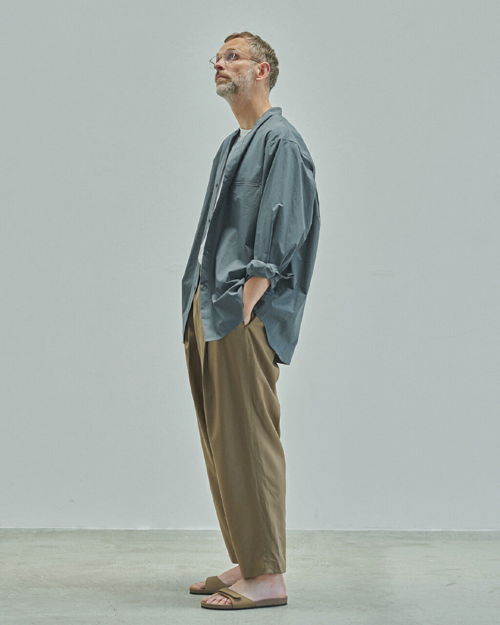 STILL BY HAND Linen Mixed Band Collar Shirt